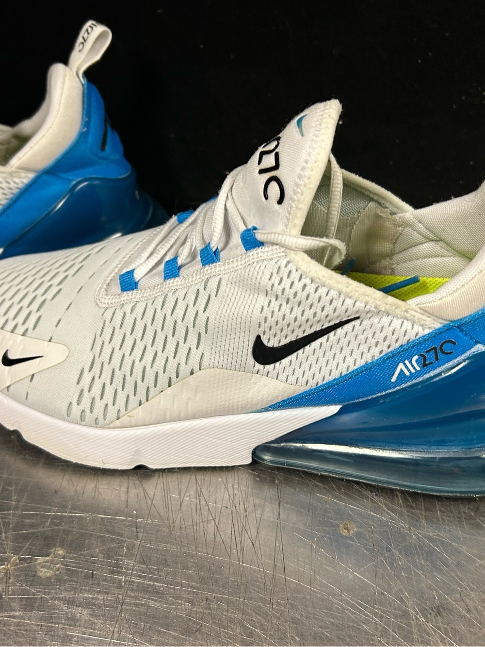 Nike Air Max 270 Size 11 Men - Picture 2 of 9